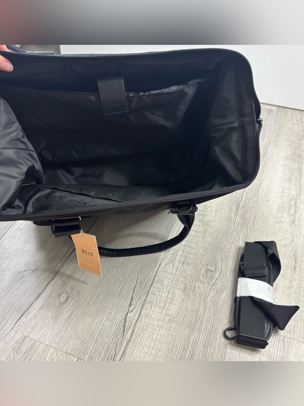 NWT BÉIS The Mini Weekender Black Bag - Picture 3 of 11